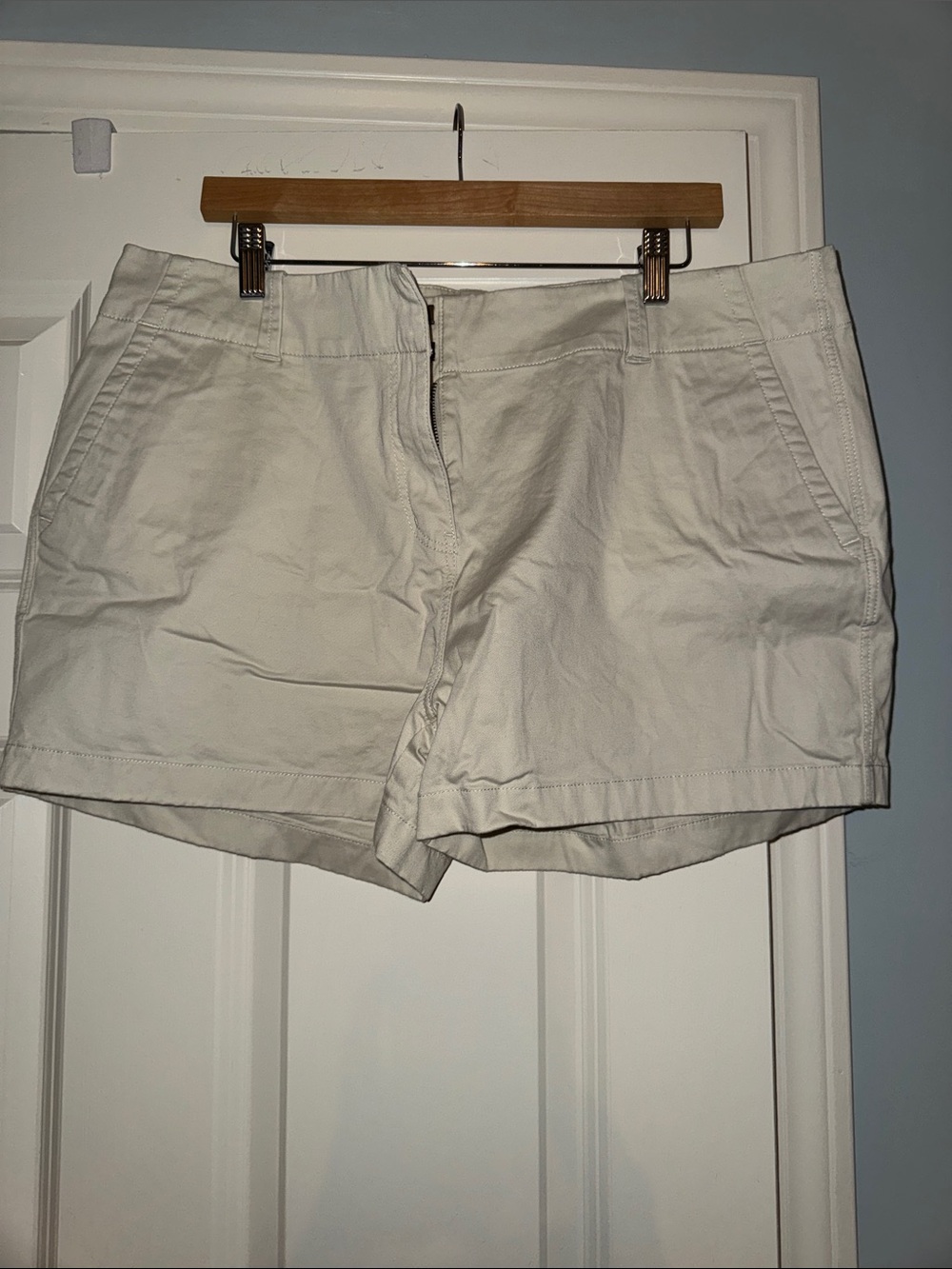 Vineyard Vines Women's Shorts in Off-White/Cream